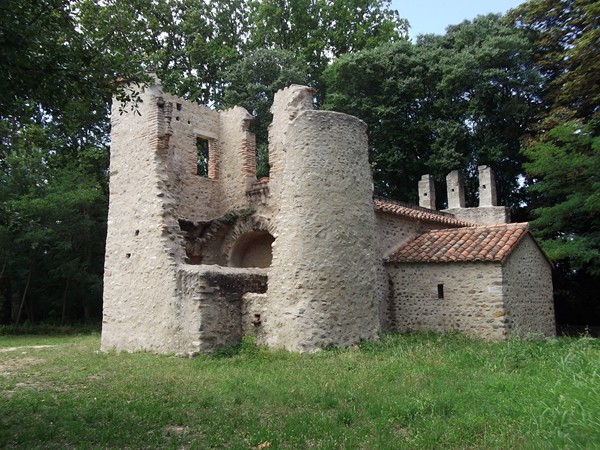 Chapelle ruinée de St-Génis-Fontaine.