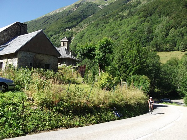 Le hameau de la Poutuire et son joli clocher.