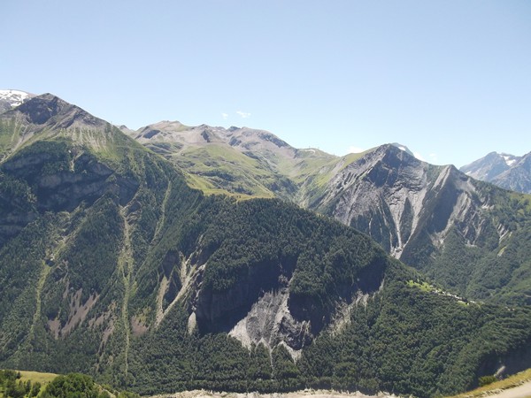 Domaine skiable des 2 Alpes, on peut voir la montée vers le Col du Jandri.