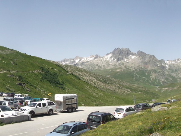 Panorama à l'Ouest du Col de la Croix de Fer.