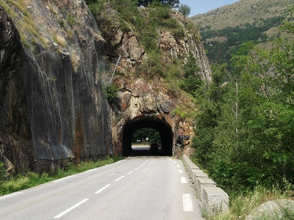 En redescendant vers le Freney-d'Oisans, le Tunnel  Clos du Freyney - 44 m.