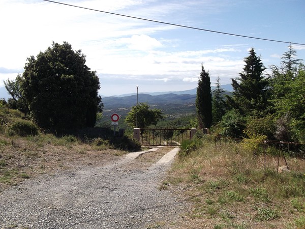 Il y a souvent une entrée de propriété privée dans les cols des Pyrénées Orientales !